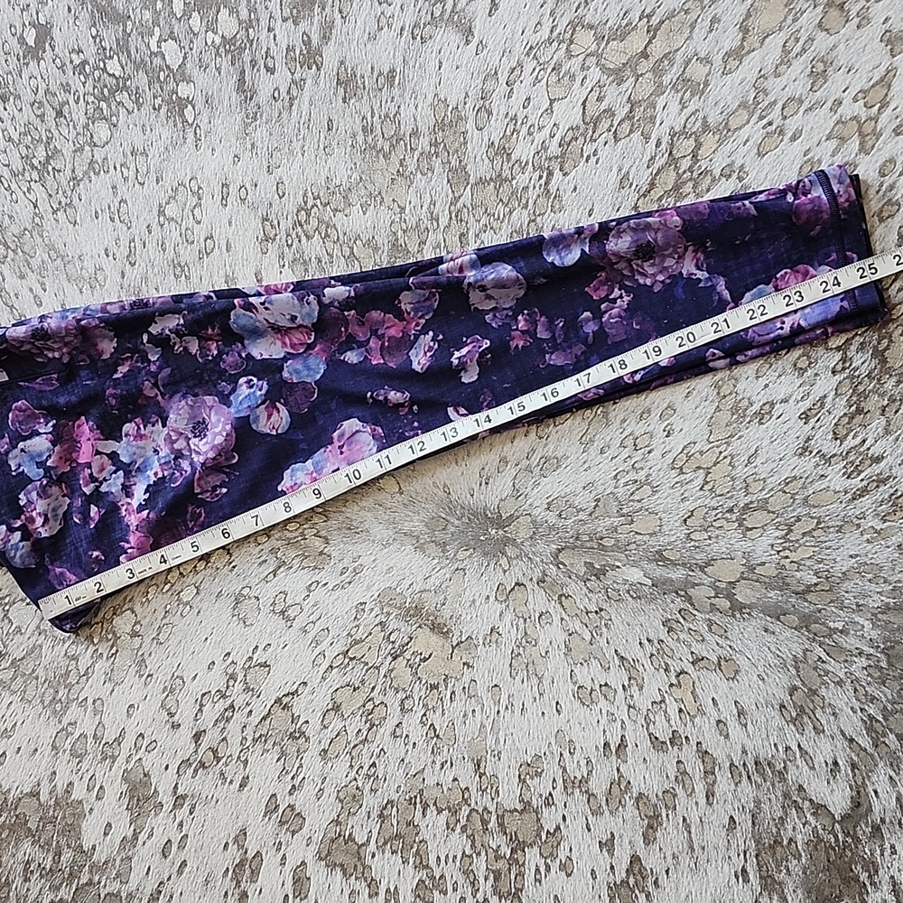 Athleta Salutation Stash Pocket ll Printed Tight SzM - Picture 8 of 8